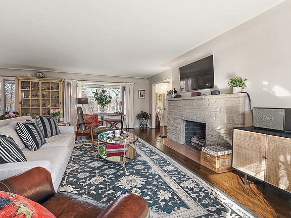 5th image of 8707 W 123rd St
