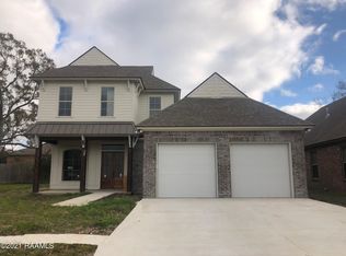 211 Barkhill Dr, Lafayette, LA 70508
