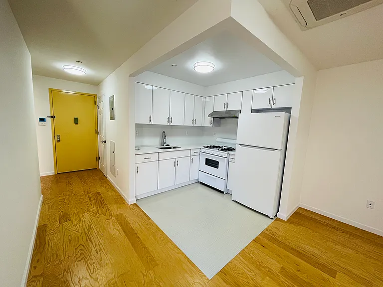 4229 Parsons Blvd #3 — Photo 1