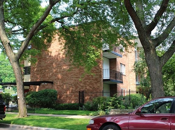 2nd image of 6961 N Oakley Ave