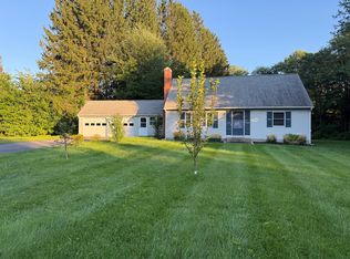 9 Applewood Ln, Amherst, MA 01002