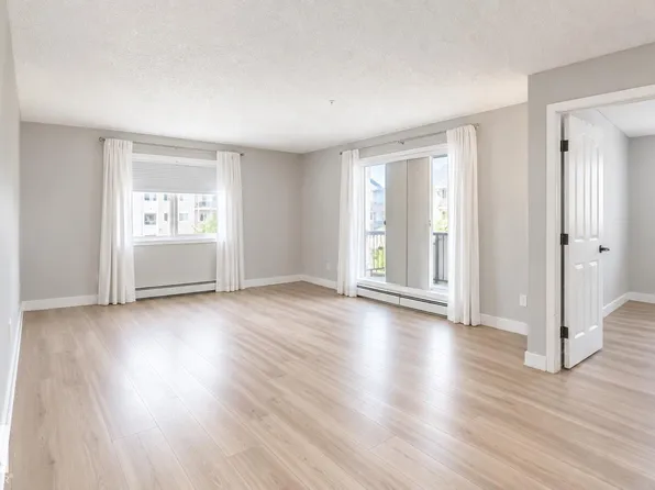 17447 98a Ave NW #329, Edmonton, AB T5T 6M4