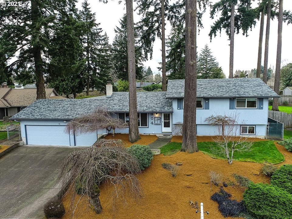 1st image of 304 NW Old Orchard Dr