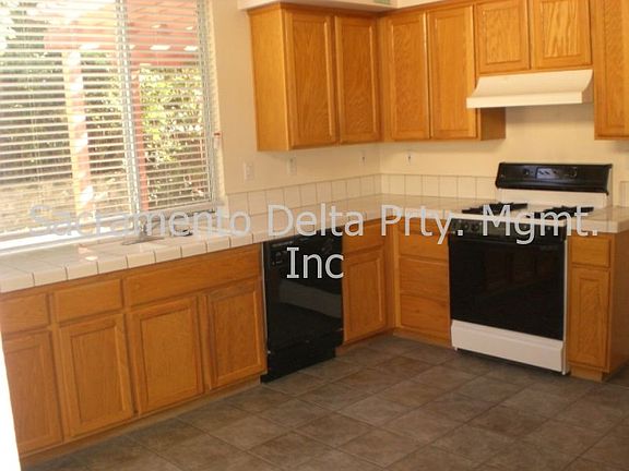 4th image of 2608 Catalina Ct