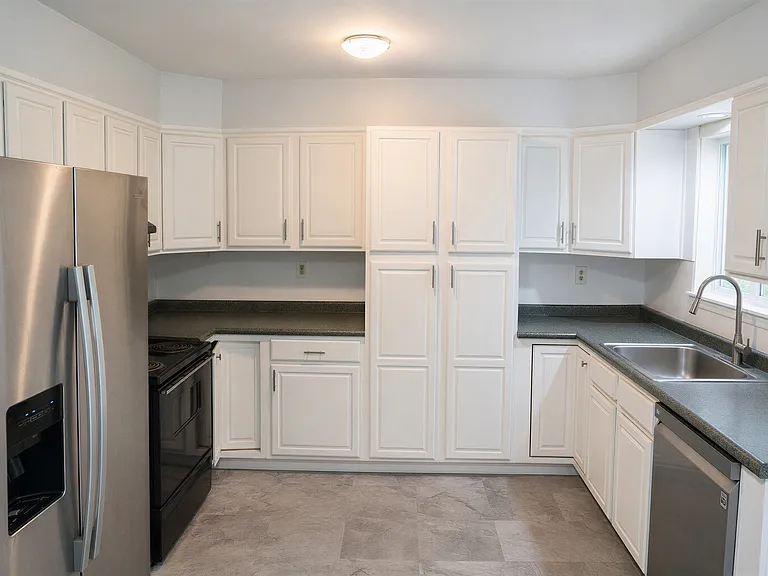 1910 Honeycut Ln — Photo 12