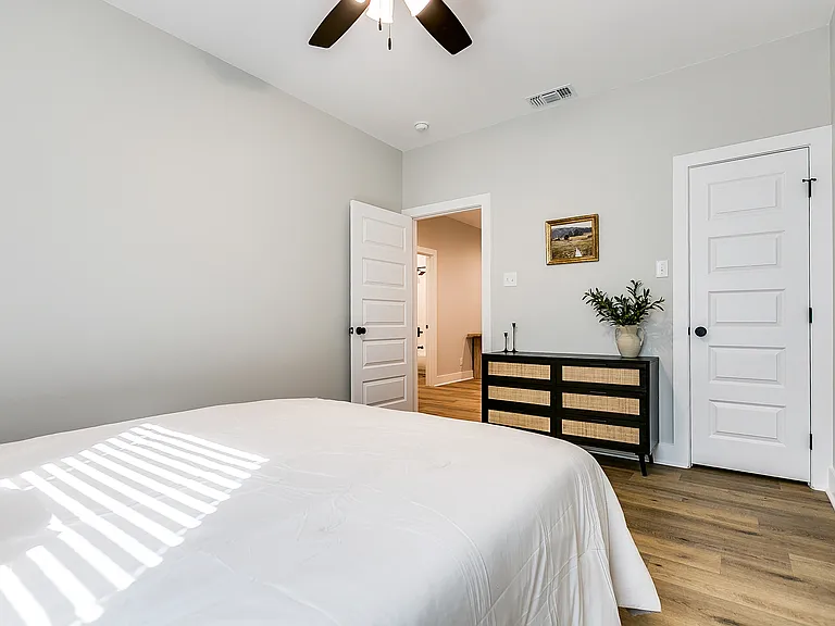 1045 Holiday Dr — Photo 36