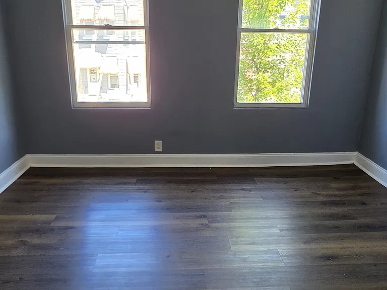 1004 Appleton St — Photo 8