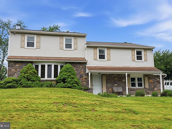 2nd image of 647 Middle Holland Rd