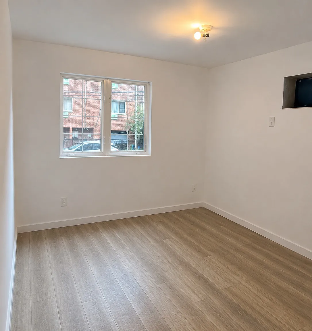 3 bed, 1000 sqft, $3,500 — Photo 2