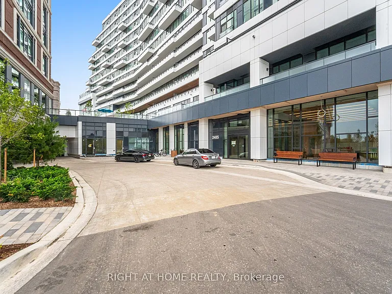 2485 Eglinton Ave W #1401 — Photo 4