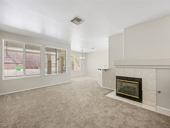 5th image of 495 Elm Crest Pl