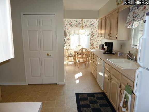 2nd image of 24 Aberdeen Ct