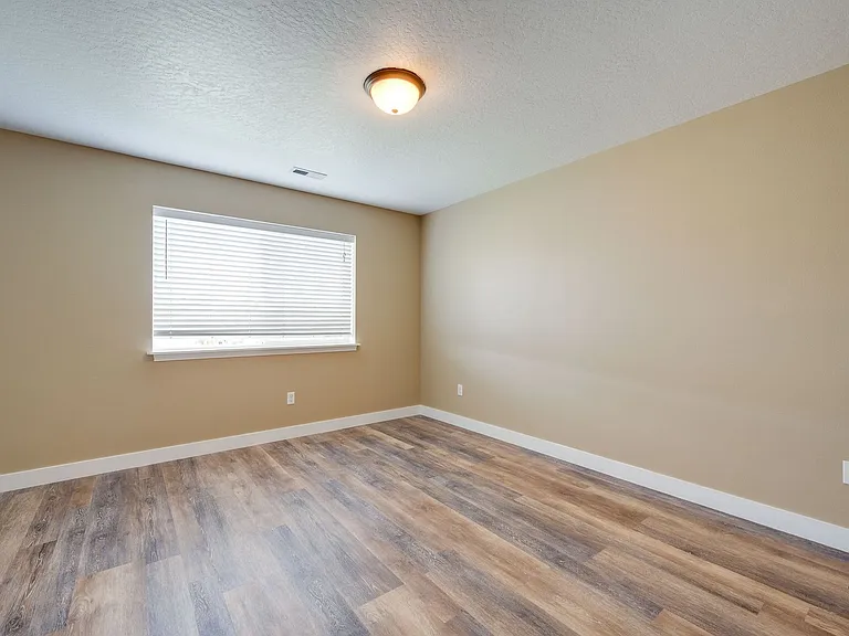 1262 SW Selway Ln — Photo 11