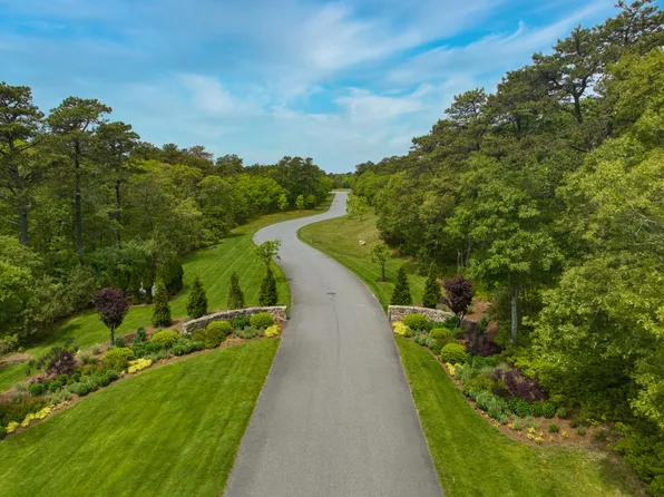 34 Paddock Rd, Oak Bluffs, MA 02557