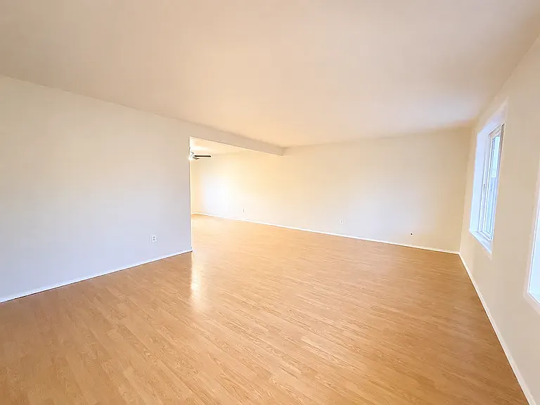 4 bed, 2400 sqft, $2,995 — Photo 3