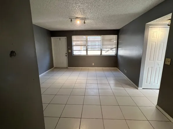 821 Twin Lakes Dr #821, Pompano Beach, FL 33071