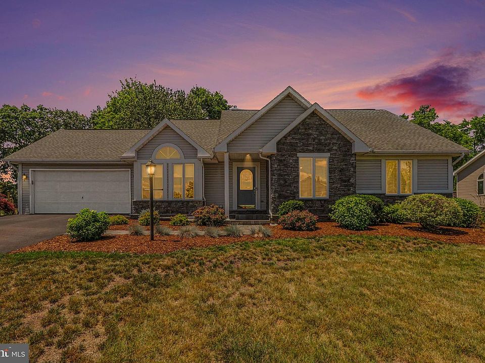 1st image of 32 Teaberry Dr