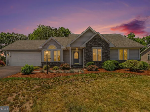 32 Teaberry Dr, Carlisle, PA 17015