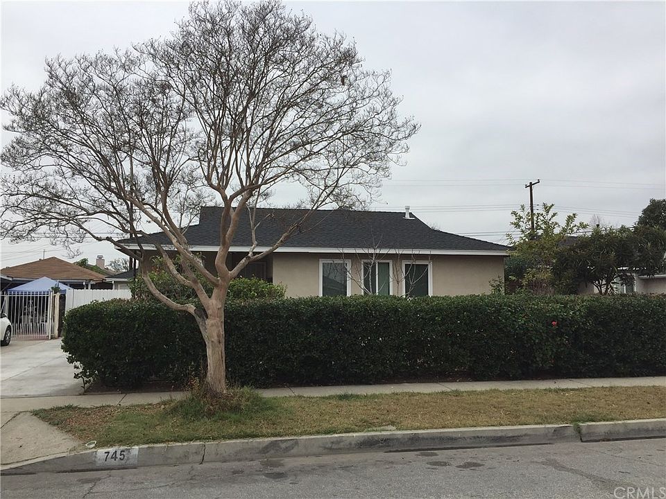 1st image of 745 Sandsprings Dr