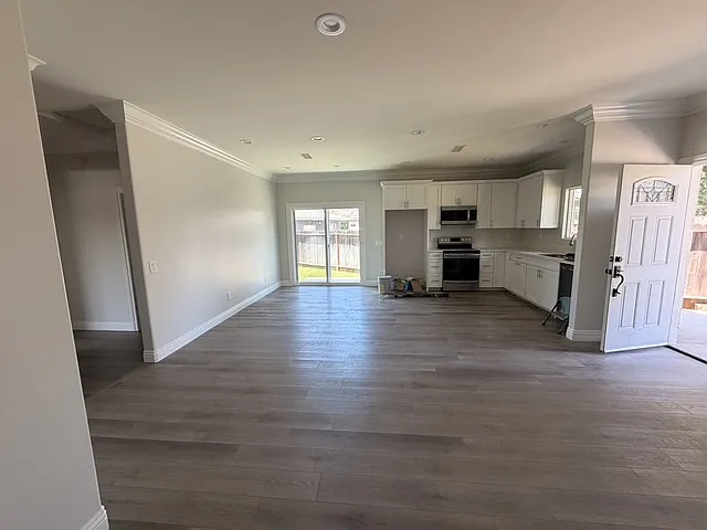 312 W Edna Pl — Photo 15