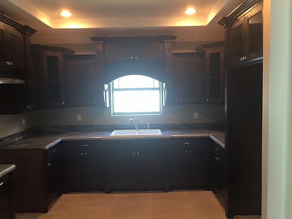 3rd image of 208 E Gabriella Ave