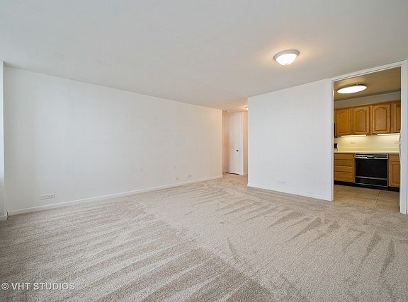 3rd image of 2626 N Lakeview Ave APT 3505