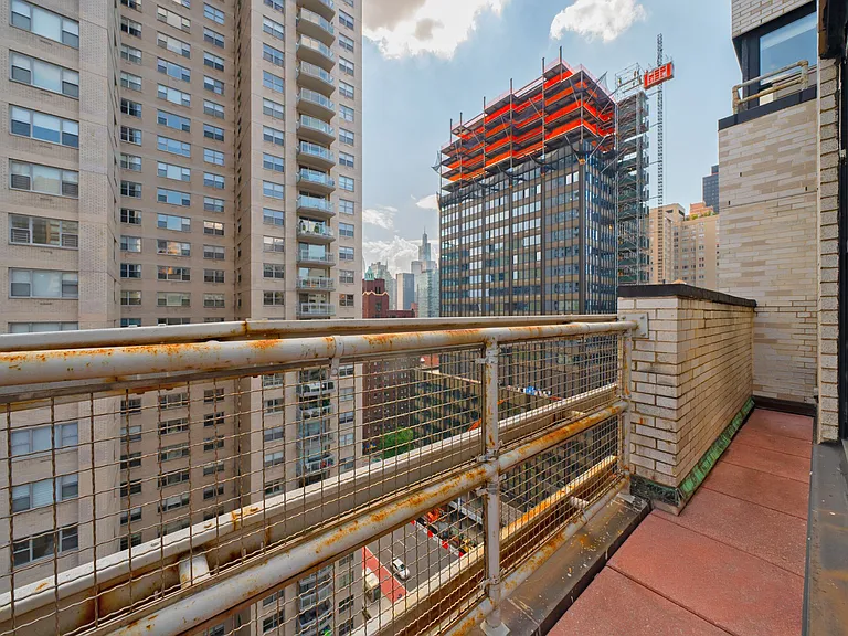 400 E 57th St #17L — Photo 21