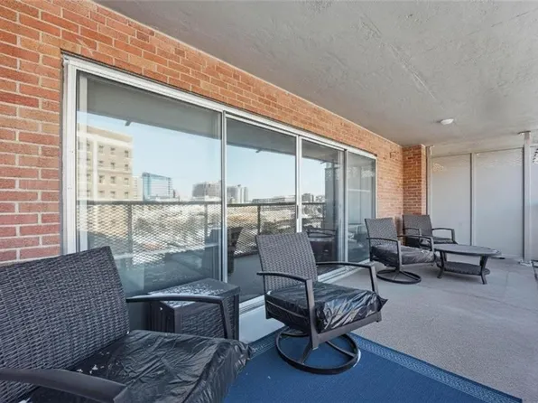 310 W 49th St APT 201, Kansas City, MO 64112