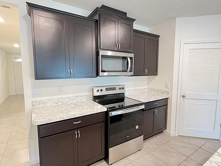 1570 San Filippo Dr SE — Photo 4