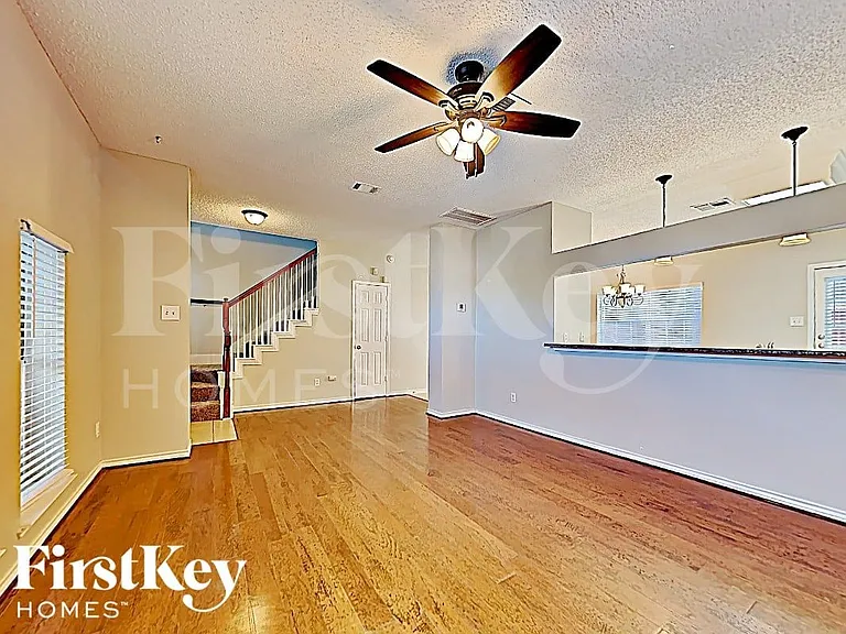 5611 Chimney Rock Dr — Photo 4