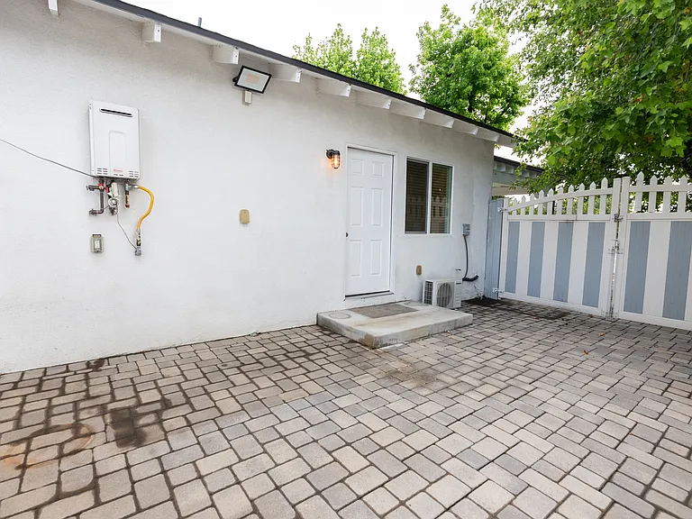 11303 Louise Ave — Photo 2
