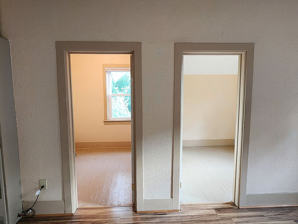 Living Space next to two bonus rooms