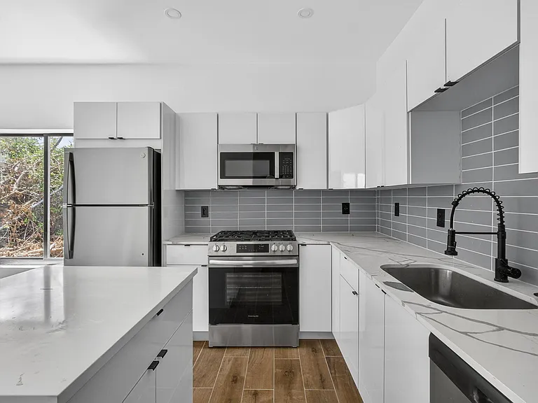 2032 N Dixie Hwy #12 — Photo 1