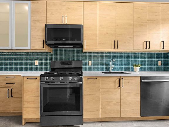 3rd image of 920 E 17th St APT 422