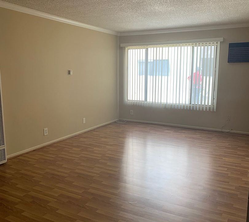 2nd image of 165 N Michigan Ave #207
