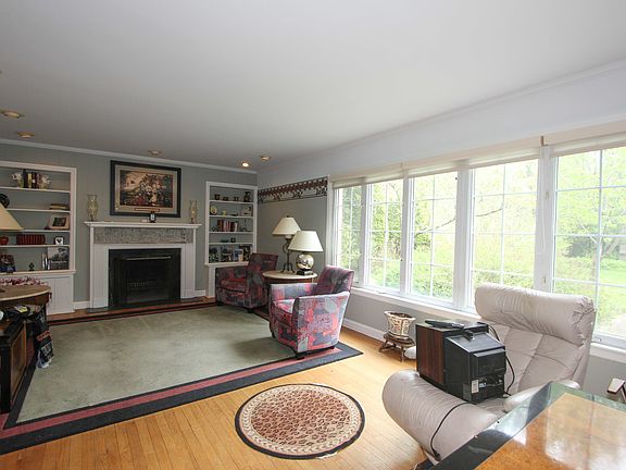2nd image of 1251 Ashland Ave