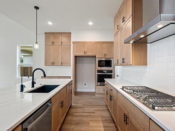 5th image of 531 Darley Oak Dr