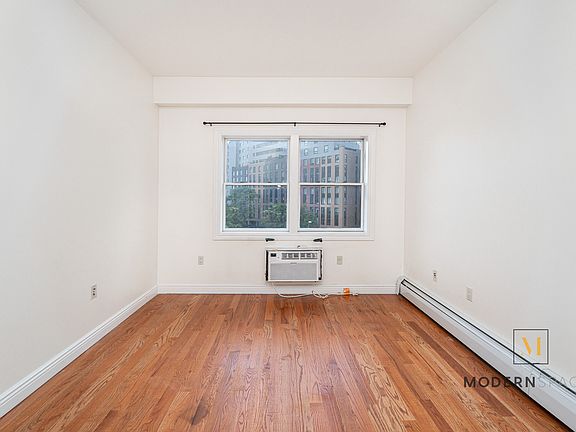 5th image of 12-01 Jackson Ave #4BA