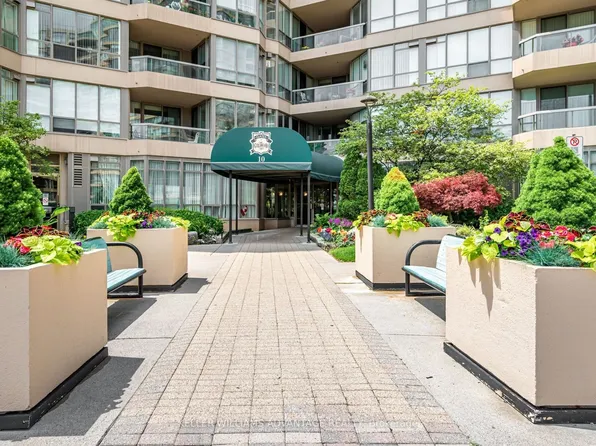 20 Guildwood Pkwy #414, Toronto, ON M1E 5B6