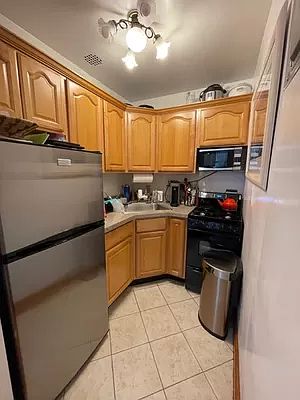 4th image of 138 W 70th St #2BB