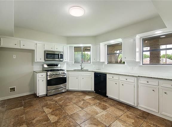 4th image of 1718 Creek Bend Cir