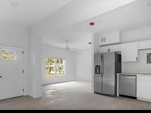 Kitchen/Living Area