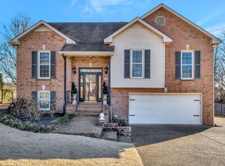 121 Huntington Pl, Hendersonville, TN 37075
