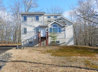 1092 Lancaster Dr, Bushkill, PA 18324