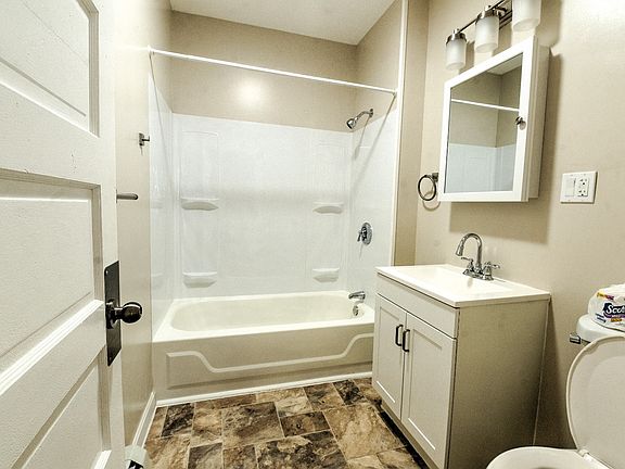4th image of 9 Kendall St APT 2