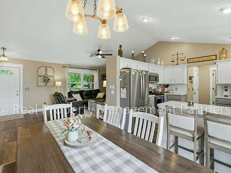 11425 Prairie Ave — Photo 12