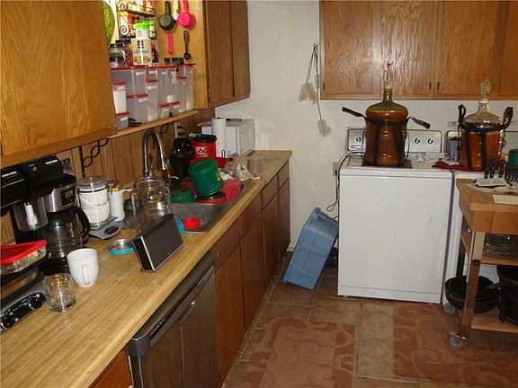 4th image of 341 S 42nd St