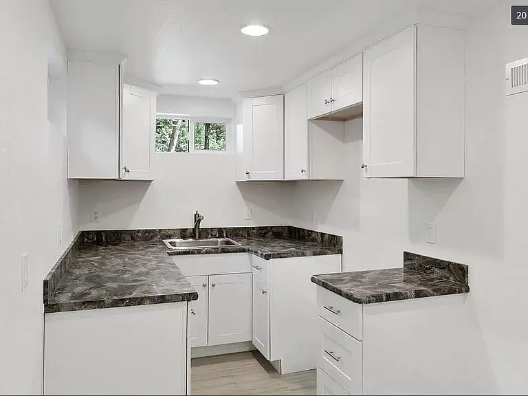 715 Terry Ave — Photo 3