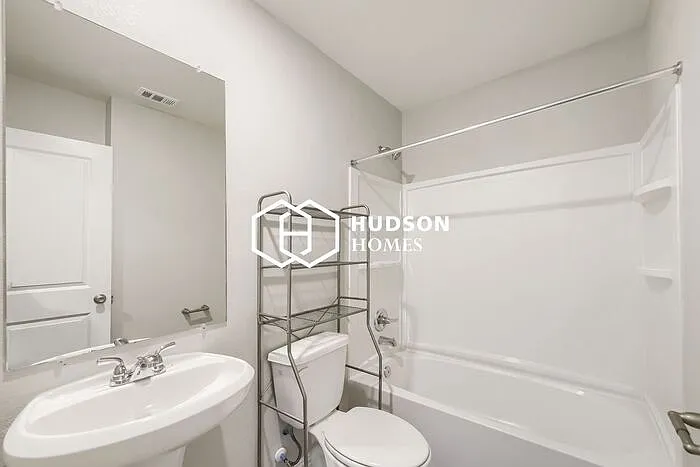 229 De Haven St #B — Photo 10