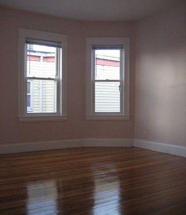 4th image of 7 Crowell St